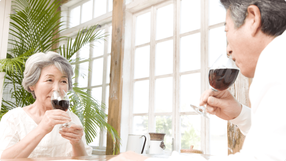 Chất silicon trong rượu vang còn có thể làm chậm lại quá trình mất xương, từ đó hạn chế bệnh loãng xương ở người lớn tuổi.