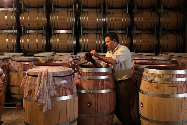 Các loại rượu Vang Pháp thường được ủ trong từ 3 tháng đến 3 năm tùy loại rượu.