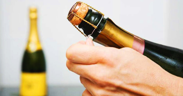 Để có thể đem lại hương vị đúng chuẩn cho người uống thì mở rượu vang cũng có những quy tắc nhất định.
