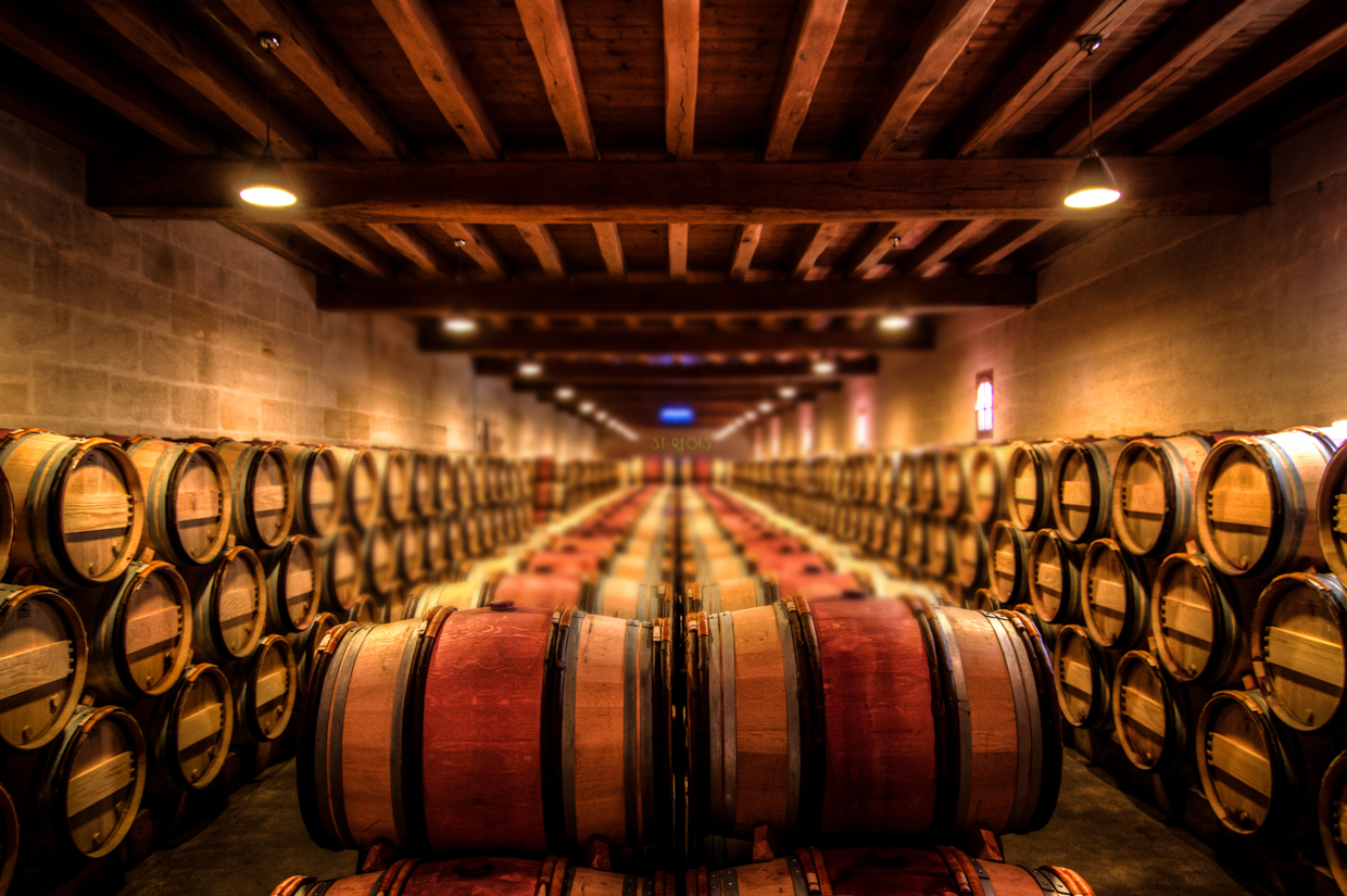 Hình ảnh : Rượu vang trưởng thành trong các thùng gỗ sồi