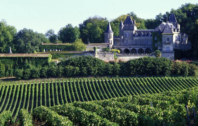 Đối với những người yêu rượu vang Pháp ngày nay, những chai rượu Château Ausone có giá trị rất cao bởi tính lịch sử và hương vị tuyệt hảo, bất chấp thời gian của nó.